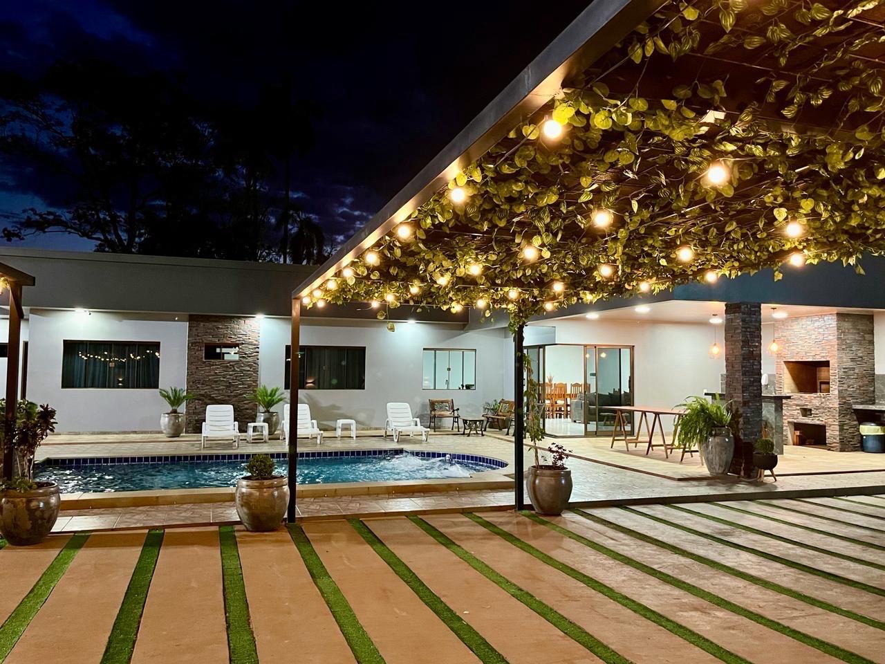 Piscina y terraza